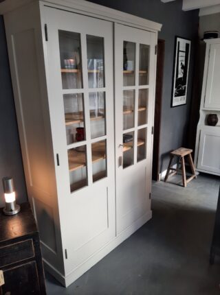 Oude schoolkast
